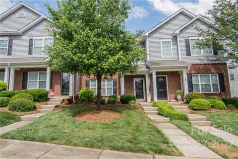 8419 Big Creek Court sold home in Summerfield Townhomes, Matthews, NC