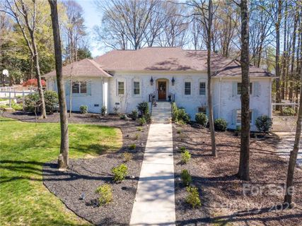 2915 Cross Country Road