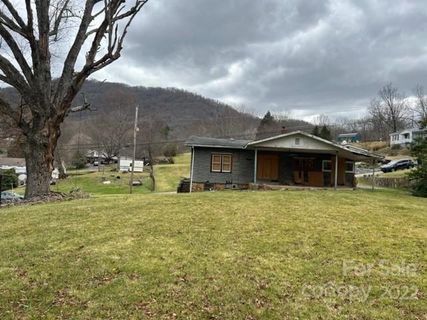 135 Cherokee Street 32-35 sold home in Chestnut Park, Waynesville, NC