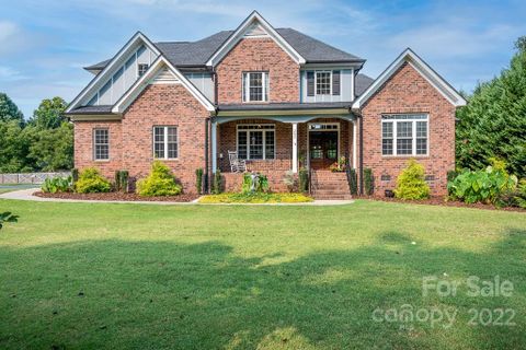 202 Woodstream Circle
