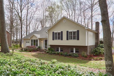 292 Rollingwood Drive sold home in Southwood Acres, Mocksville, NC