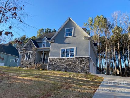 502 Kenway Loop