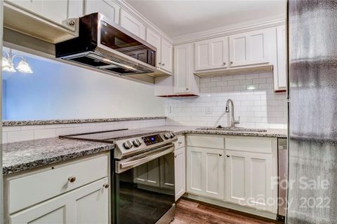 1635 Merry Oaks Road A sold home in Woodmere, Charlotte, NC