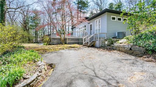 434 Fairway Drive sold home in Laurel Park Estates, Laurel Park, NC