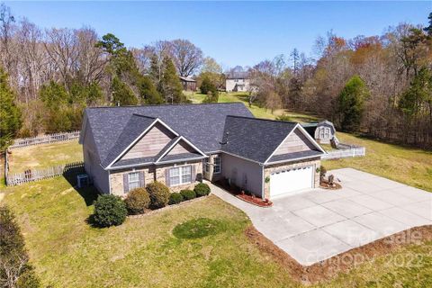 1211 Hidden Oaks Drive sold home in The Woods, Concord, NC