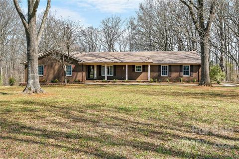 718 Candlewick Drive sold home in Woodbridge Run, Salisbury, NC