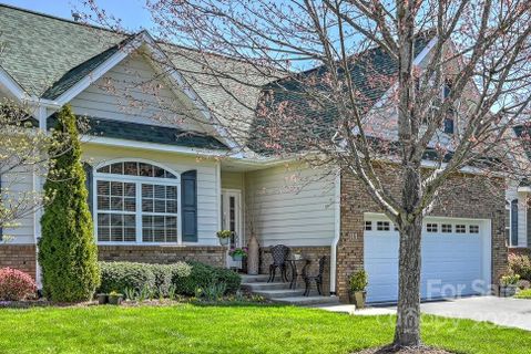 111 Victoria Park Drive sold home in Park Place, Hendersonville, NC