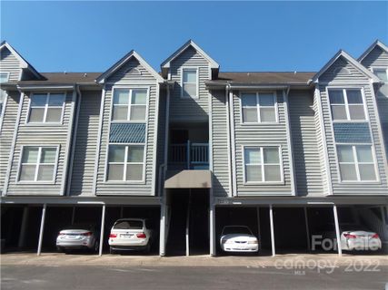521 N Graham Street 2D