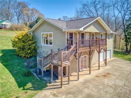 60 Haywood Avenue