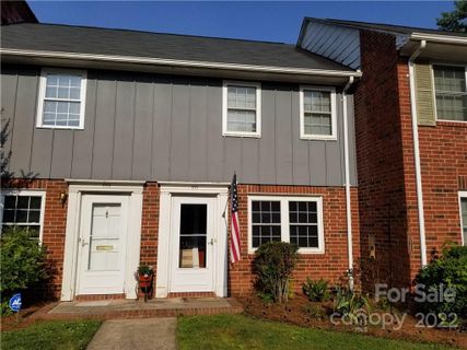 1300 Larchmont Place 310