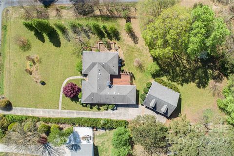 1912 E Providence Drive sold home in East Providence Estates, Charlotte, NC
