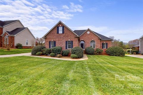 120 Fox Den Circle sold home in Fox Den Country Club, Statesville, NC