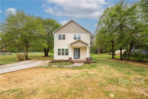 8421 Mcclure Circle sold home in Mcclure Acres, Charlotte, NC