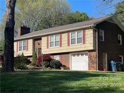 5037 Wallace Circle sold home in Olde Well South, Hickory, NC