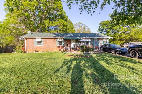 2421 S Lafayette Street sold home in Whispering Pines, Shelby, NC