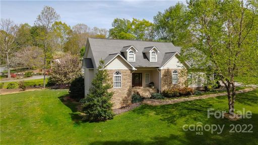 104 Horseshoe Lane