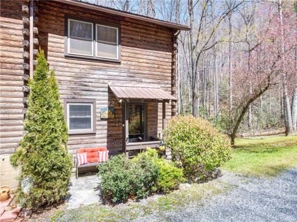 12 Mulberry Lane sold home in Hemlock Villas, Maggie Valley, NC