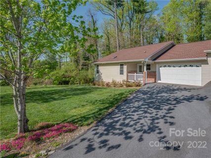 212 Allen Paul Drive sold home in Gann Village, Hendersonville, NC