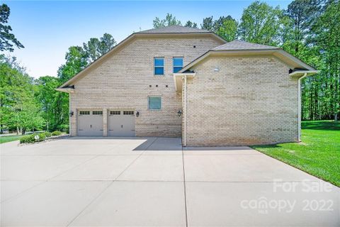 2740 Lakefront Drive sold home in The Peninsula At Bayshore, Belmont, NC