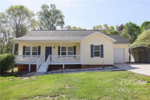 153 Winding Cedar Drive sold home in Davidson Woods, Statesville, NC