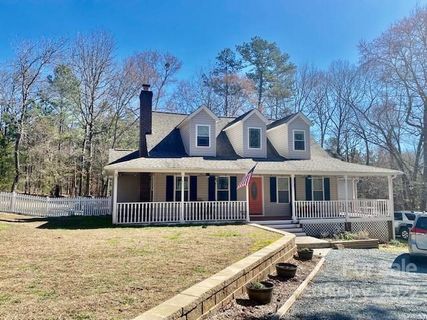 6911 Live Oaks Lane