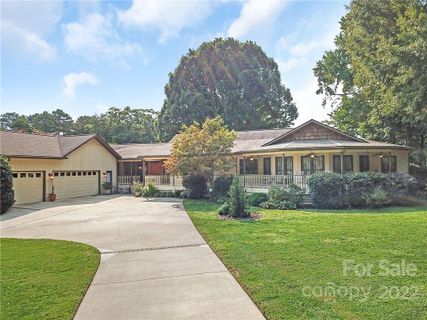 9825 Saddle Avenue sold home in Marvin Estates, Marvin, NC