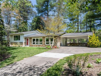 77 W Fox Chase Road