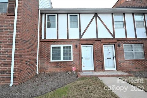 1300 Larchmont Place 210