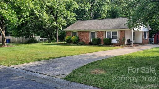 5709 Hillcrest Circle