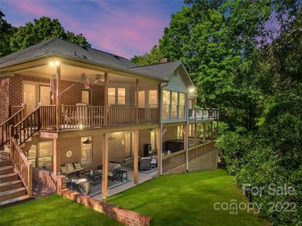 401 Marthas Vineyard Road sold home in Lakeview Landing, Indian Land, SC