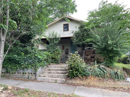 2012 Lyndhurst Avenue