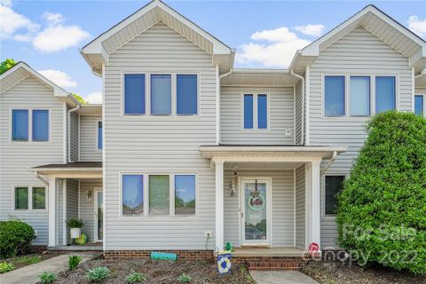 3286 White Oak Court sold home in White Oak Manor, Claremont, NC