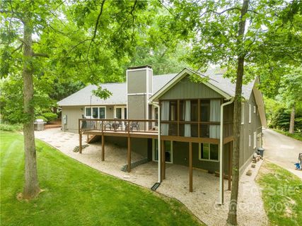 5 Hollyberry Woods