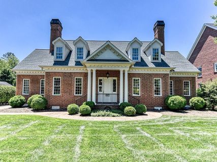 2236 Overhill Road
