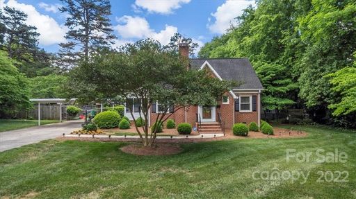 1426 Woodland Drive