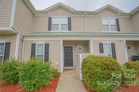 1707 Holliford Court
