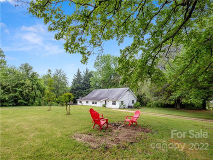 604 Crescent Street sold home in Meadowview, Saluda, NC