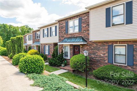 2705 N Center Street 61