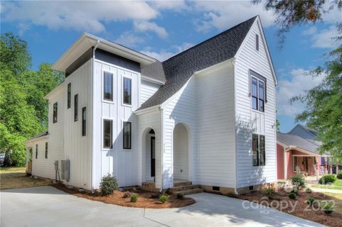 3109 N Mcdowell Street