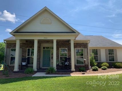 7034 Pin Oaks Drive sold home in Pin Oaks, Denver, NC
