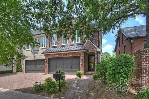 121 Huntley Place