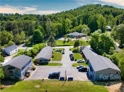 365 Weaverville Road sold home in Pine Burr Park, Asheville, NC