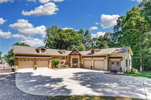 2771 Lakefront Drive