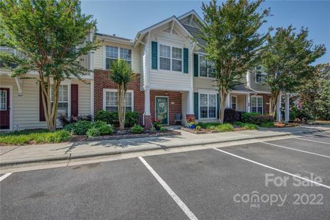 909 Azurine Circle