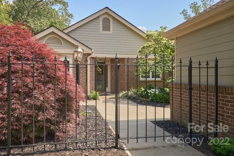 122 Glenbrook Drive sold home in Glenbrook, Hendersonville, NC