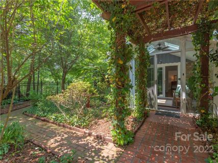 77 Dogwood Road