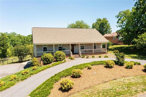 36 Meandering Way