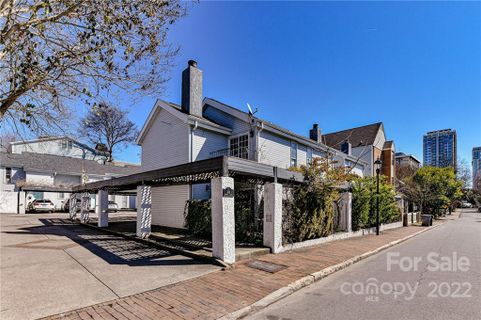 414 W 9th Street E