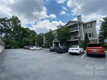 900 Vista Lake Drive 204