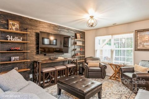 3083 Des Prez Avenue